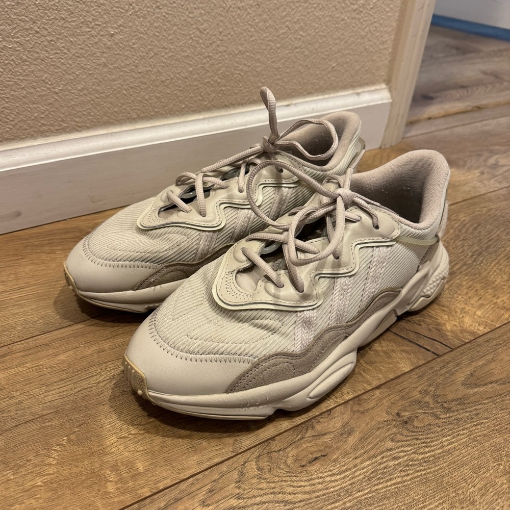 Adidas Original Ozweego bliss Nude/Tan, Men U.S 9. Clean used condition.
